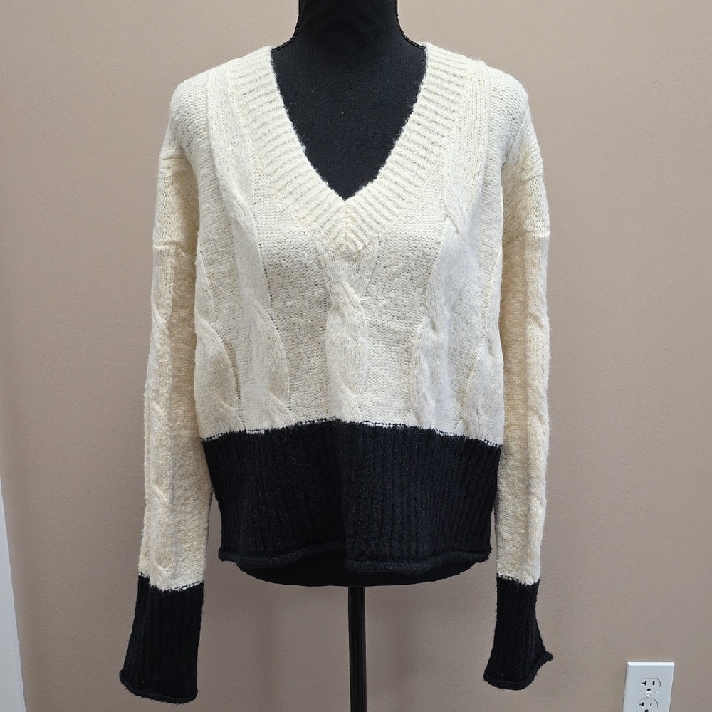 So Me Women's V-Neck Sweater - Cream and Black
